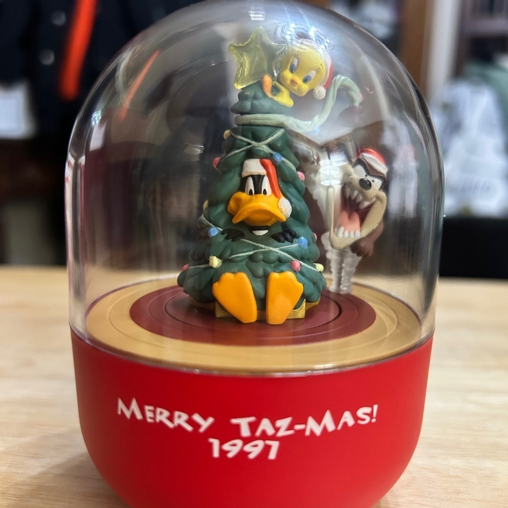 Merry Taz-Mas 1997 Snow Globe in box